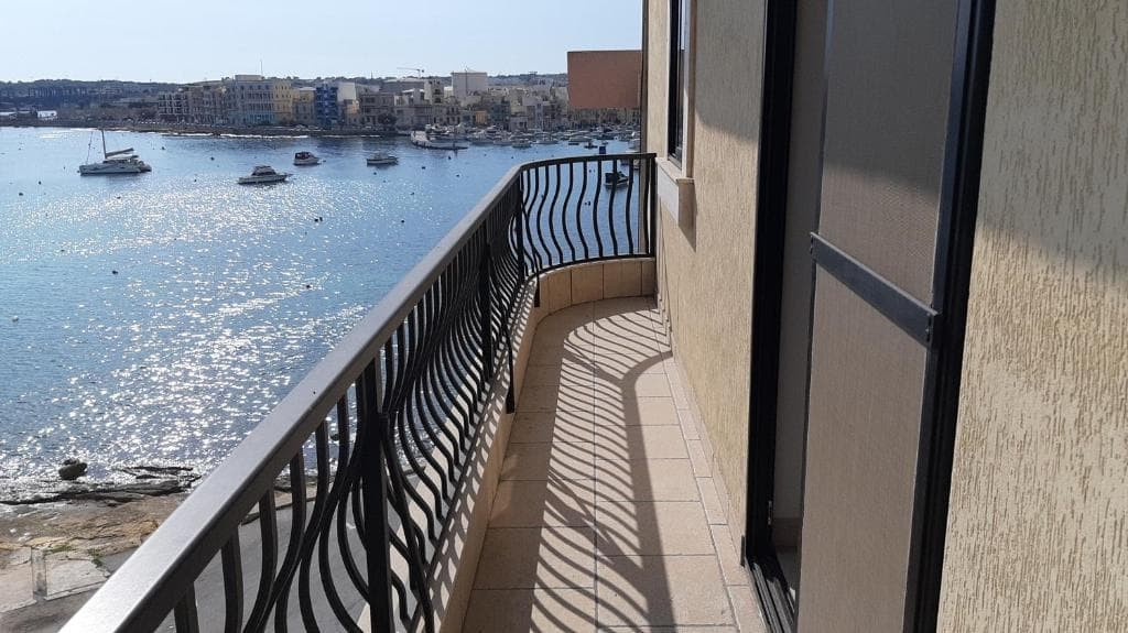 Seafront 3 bedroom, 3 terraces, roof BQ apartment - Image 2