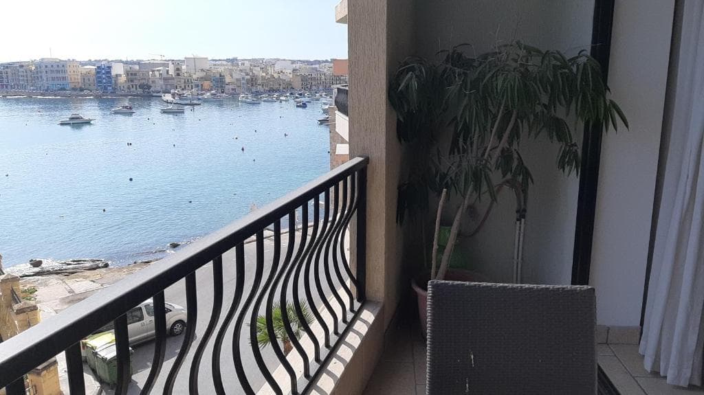 Seafront 3 bedroom, 3 terraces, roof BQ apartment - Image 3