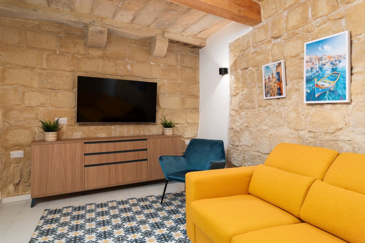 Naxxar House of Character with Pool & Garage - Image 5