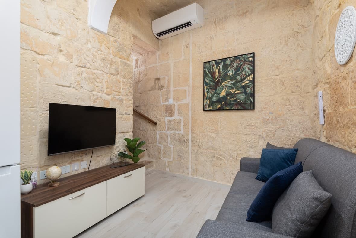 Qormi 3-bedroom Townhouse - Image 5